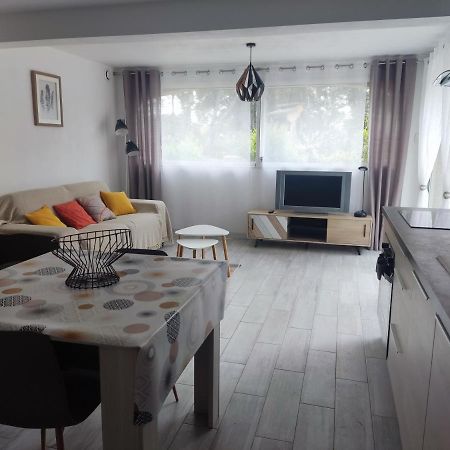 Charmant Studio A Castillon Du Gard, A Deux Pas Du Pont-Du-Gard Екстериор снимка