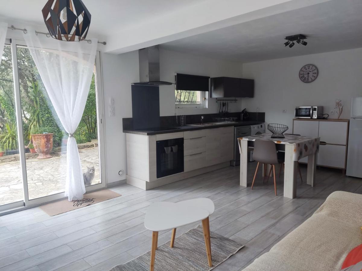 Charmant Studio A Castillon Du Gard, A Deux Pas Du Pont-Du-Gard Екстериор снимка