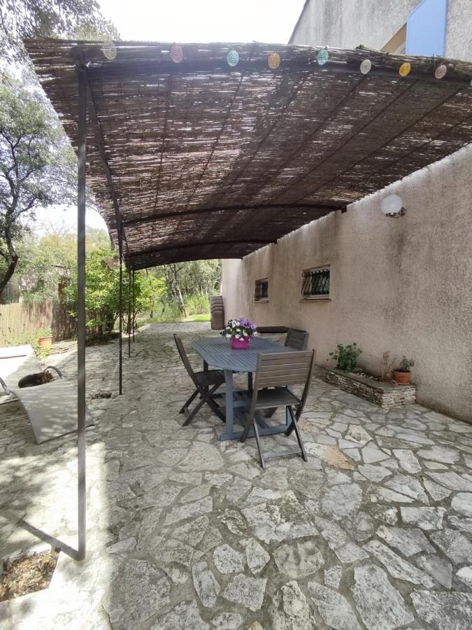 Charmant Studio A Castillon Du Gard, A Deux Pas Du Pont-Du-Gard Екстериор снимка